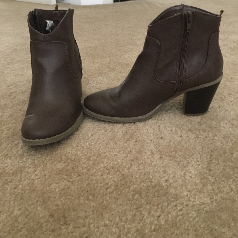 Women’s Brown booties
